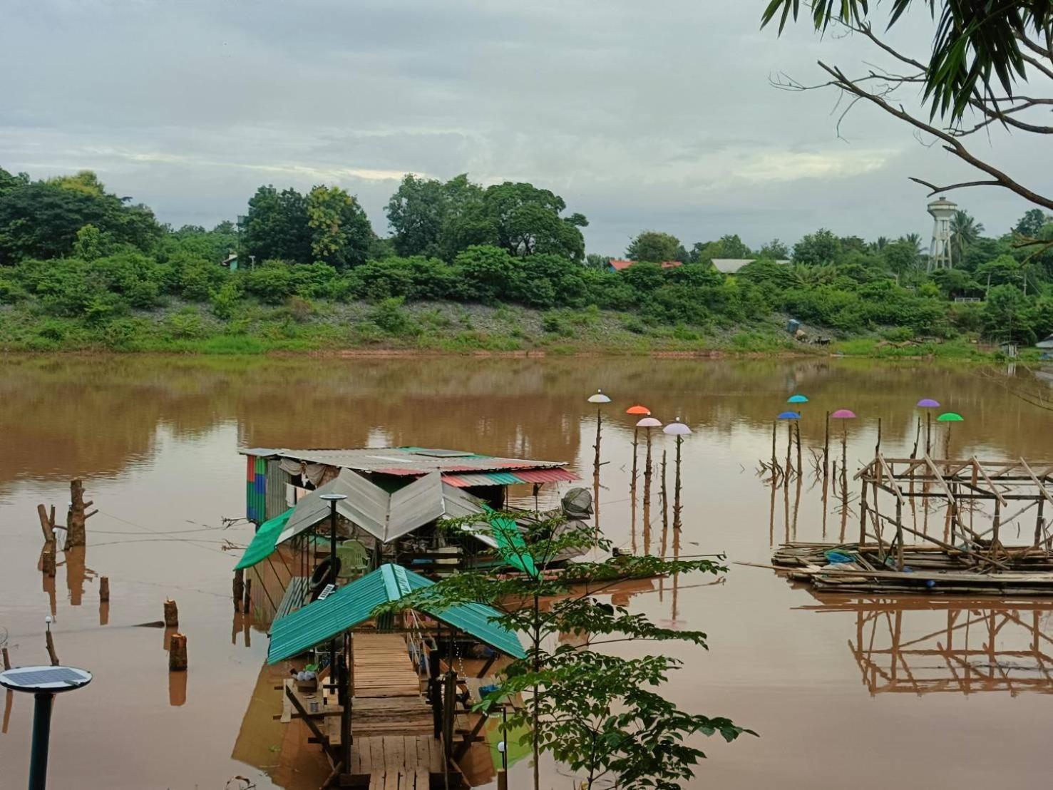 เฮือนน้ำน่าน House By The River Nan ウッタラディット エクステリア 写真