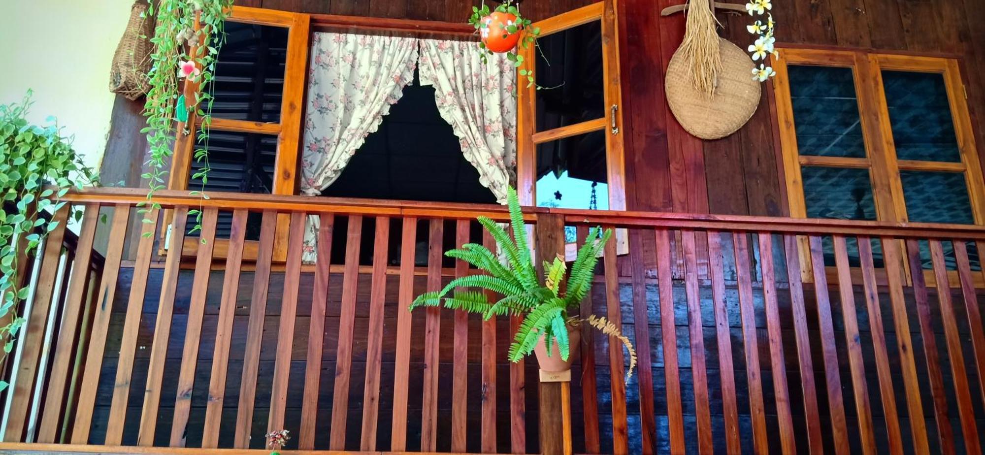 เฮือนน้ำน่าน House By The River Nan ウッタラディット エクステリア 写真